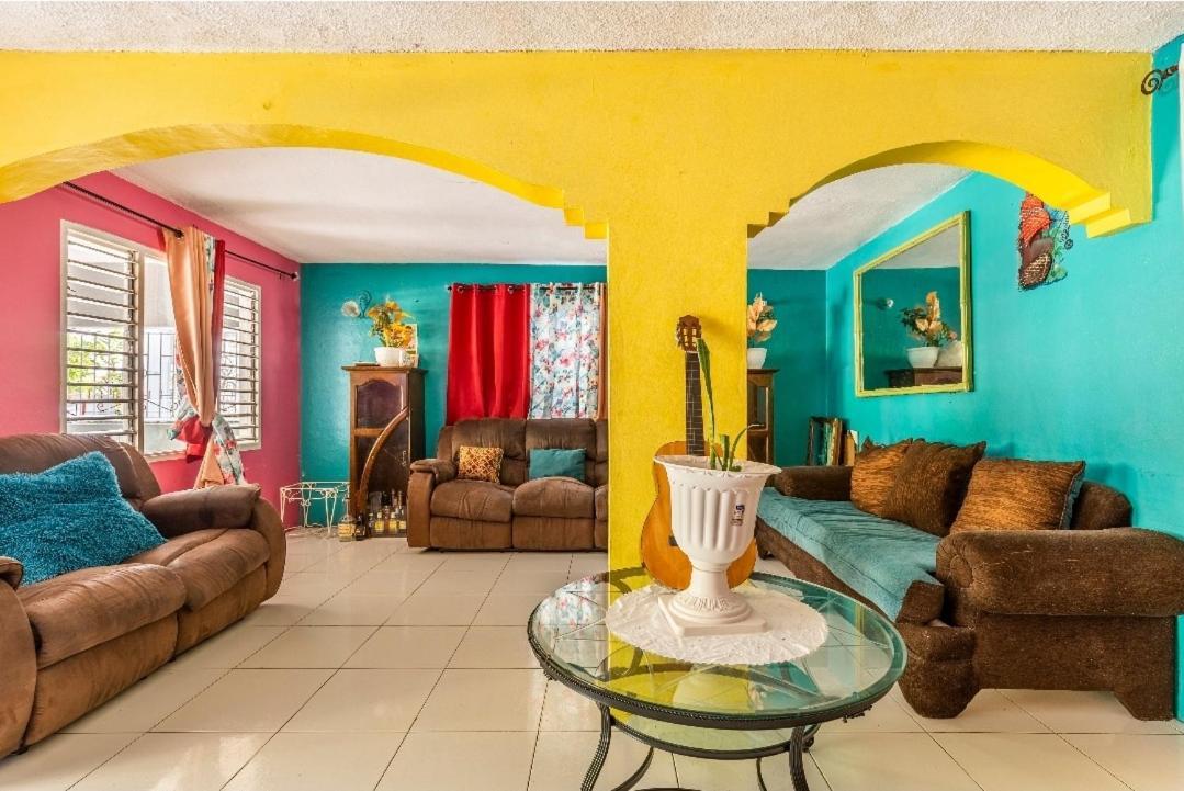 Colorful Private Room Oasis Montego Bay Esterno foto