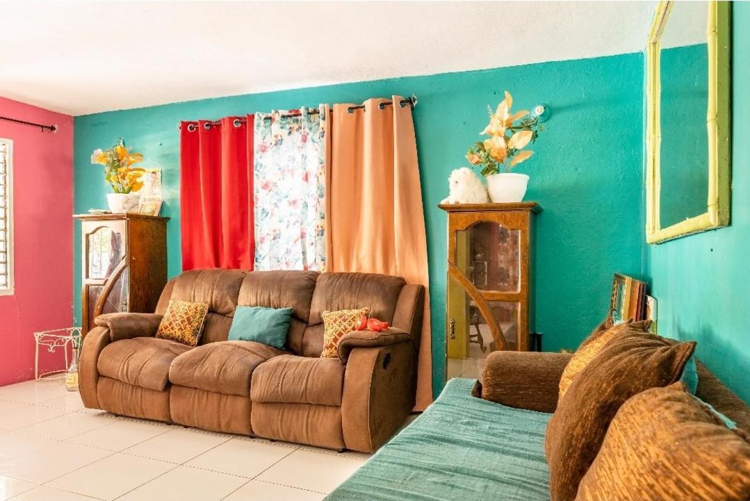 Colorful Private Room Oasis Montego Bay Esterno foto