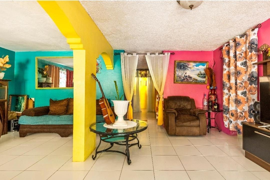 Colorful Private Room Oasis Montego Bay Esterno foto